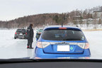 「2014 iceGUARD5 ＆ PROSPEC Winter Driving Park」三菱自動車のアウトランダーPHEVを氷上試乗するマリオ氏