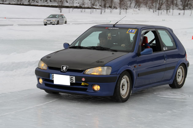 氷上ドライブレッスンに“学生カーソムリエ”が挑む！「2014 iceGUARD5 ＆ PROSPEC Winter Driving Park」レポート