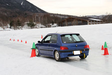 青山学院大学 湯川さんの愛車「プジョー106」