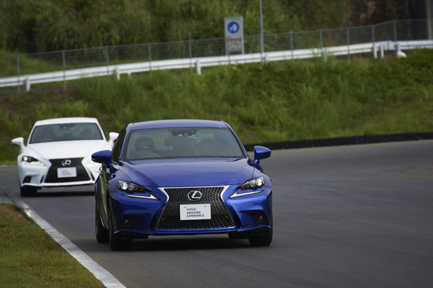 画像は、第1回 ドライビングレッスンの模様