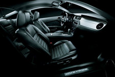 フォード・ジャパン、特別仕様車「Mustang V8 GT COUPE THE BLACK」