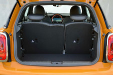 BMW 新型ミニクーパーS（F56）ラゲッジルーム使用例2