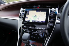 トヨタ新型ハリアー<ハイブリッド>PREMIUM “Advanced Packege” インパネ周り