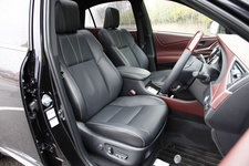 トヨタ新型ハリアー＜ハイブリッド＞PREMIUM “Advanced Packege”シート（本革） 内装飾（ディープボルドー）フロントシート