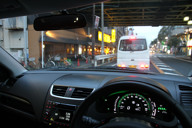 ホンダ ヴェゼルハイブリッド 市街地にて実燃費計測/渋滞中の様子・インカー