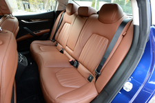 マセラティ ギブリ S Q4