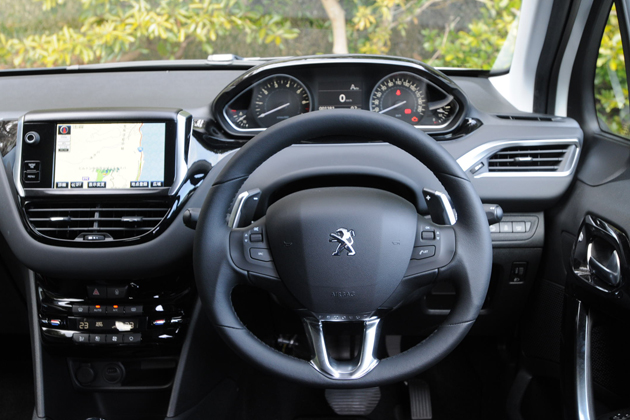 シトロエンDS3・C3・プジョー208 新型3気筒 1.2リッターエンジン＋ETG5