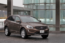 ボルボ 新型 XC60 T5 SE[「DRIVE-E」搭載・2014年モデル／ボディカラー：トワイライトブロンズメタリック(特別色)]
