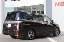 日産 新型 エルグランド 250ハイウェイスター プレミアム[2WD／ボディカラー：インペリアルアンバーパール(新色・Higway STAR専用色)]