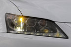 レクサス GS 300h F SPORT／LEDヘッドランプ・ライトオン【ボディカラー：ホワイトパールクリスタルシャイン】