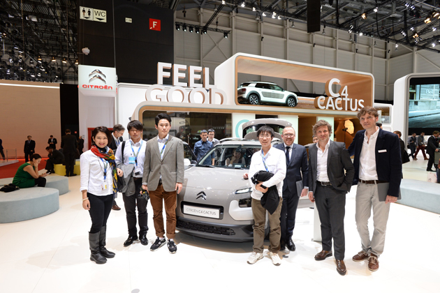 シトロエンブースにてデザイナーの方々と