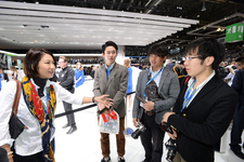 （左から）今井優杏さん／辻本健志さん（山口大学）／甲斐亜偉人さん（立命館大学）／磯田薫さん（日本大学）