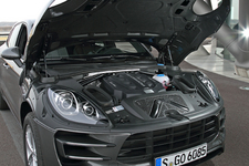 ポルシェ 新型マカン ターボ