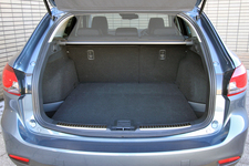 マツダ 新型 アテンザ ワゴン XD L Package ラゲッジ・荷室(定員乗車・カラクリトノカバー装着時)