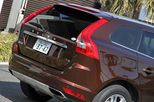 【「VOLVO ECOドライブチャレンジ」レポート】今回の試乗車「ボルボ 新型 XC60 T5 SE」[FF／ボディカラー：リッチジャバメタリック]