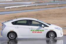 「ECOPIA EX20」を装着したトヨタ プリウスでのウェットハンドリング路テスト試乗