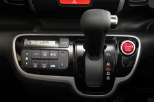 ホンダ N BOX カスタム /シフト