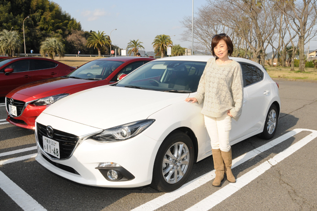 マツダ 新型アクセラ15Sと飯田裕子さん