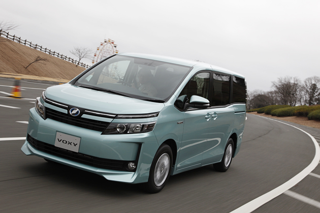 トヨタ 新型 ヴォクシー ハイブリッド