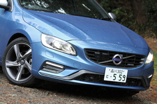 ボルボ V60 T5 R-DESIGN[新パワートレインDrive-E搭載・2014年モデル／ボディカラー：パワーブルーメタリック]