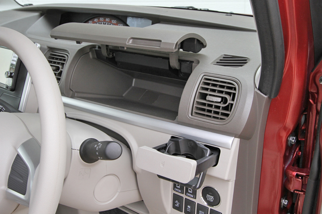 ダイハツ 新型「タント X "SA"」　インテリア・インパネアッパーボックス
