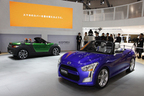 DAIHATSU KOPEN future included Xmz(左奥)／DAIHATSU KOPEN future included Rmz(右手前)