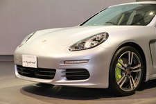 ポルシェ 「パナメーラ S ハイブリッド」