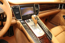 ポルシェ 「パナメーラ S ハイブリッド」