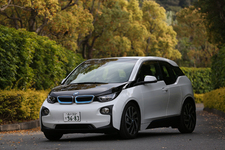 BMW i3(アイスリー)電気自動車(EV)フロントイメージ