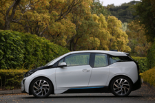 BMW i3（アイスリー）電気自動車（EV）サイドビュー