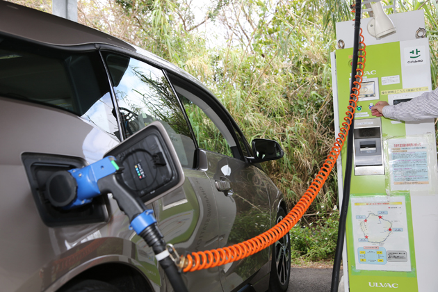 BMW i3(アイスリー)電気自動車(EV)充電イメージ