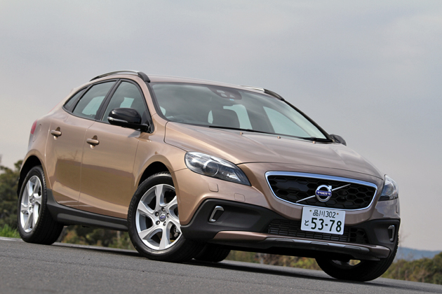 人気のボルボ V40シリーズに2つの限定車～「V40 クロスカントリー T4 ノルディック」「V40 T4 スポーツ」