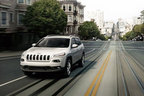 新型 Jeep Cherokee（ジープ・チェロキー）・Longitude（ロンジチュード）／走行イメージ