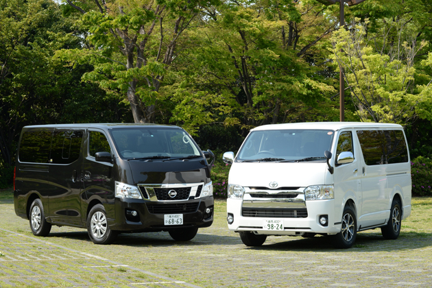 日産 NV350キャラバン(左)とトヨタ 新型 ハイエースバン(右)