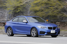 BMW 2シリーズ M235i クーペ[6MT／ボディカラー：エストリル・ブルー] 試乗レポート／岡本幸一郎　5