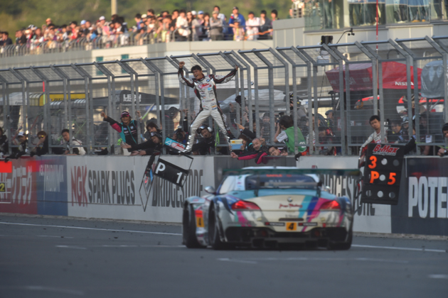 グッドスマイル Z4 GT300 2台 SUPER GT 最終戦】GT300ドライバーズチャンピオンは初音ミク BMW
