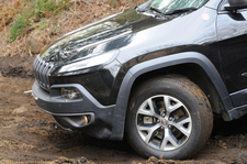 ジープ 新型 チェロキー トレイルホーク[4x4 V6 3.2L] 国内初試乗レポート／国沢光宏