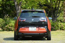 BMW i3(アイ・スリー) レンジエクステンダー装備車[ボディカラー：ソーラーオレンジ/BMW i フローズングレーメタリックアクセント]