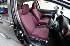 トヨタ 新型 ヴィッツ 1.0 Jewela(ジュエラ) "SMART STOPパッケージ"(2WD)[内装色：バーガンディー]