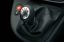 ルノー 新型「カングー ゼン 6MT」／インテリア・シフトノブ