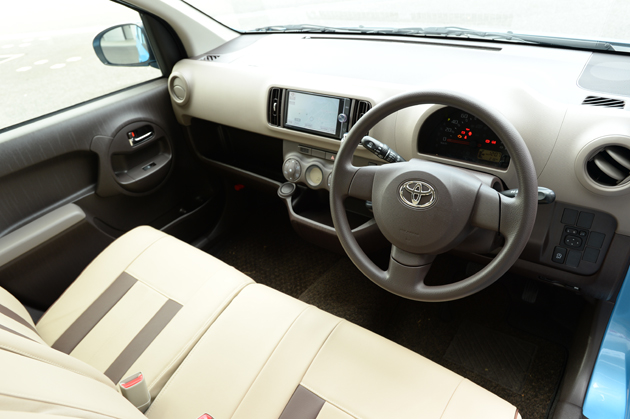 トヨタ 新型 パッソ 1.0XG EUROPEAN PACKAGE(ヨーロピアンパッケージ)[2WD／専用革調シートカバー(アイボリー)]