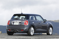 BMW 新型MINI クーパーS