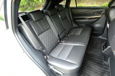 トヨタ ハリアー2.5 ハイブリッド E-Four エレガンス