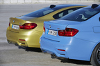 （左）BMW 新型M4クーペ／（右）BMW 新型M3セダン