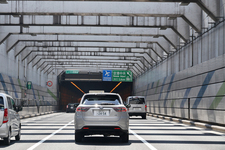 トヨタ 新型ハリアーハイブリッド（ELEGANCE）の高速道路燃費測定中／湾岸道路にて4