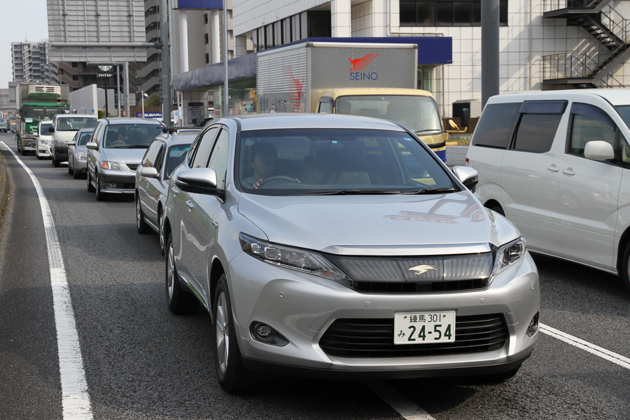 トヨタ 新型ハリアーハイブリッド（ELEGANCE）の市街地燃費測定中2