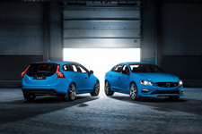 左：VOLVO V60 Polestar　右：VOLVO S60 Polestar