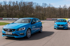 左：VOLVO V60 Polestar　右：VOLVO S60 Polestar　走行イメージ