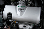 トヨタ 新型ヴィッツ（2014年4月マイナーチェンジモデル）エンジンルーム2