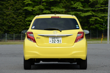 ヨタ 新型 ヴィッツ 1.3F(2WD)[ボディカラー：ルミナスイエロー]